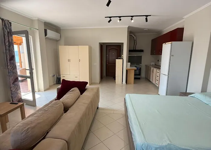 Glen's Rooftop * Sarandë