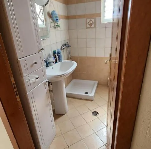 Glen's Rooftop * Saranda