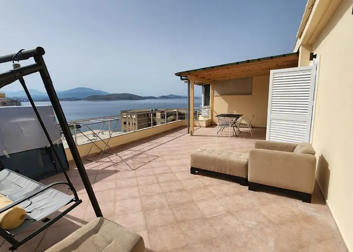 Glen's Rooftop Apartment Sarandë