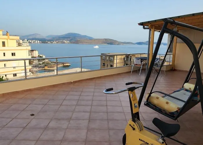 Glen's Rooftop Apartment Sarandë